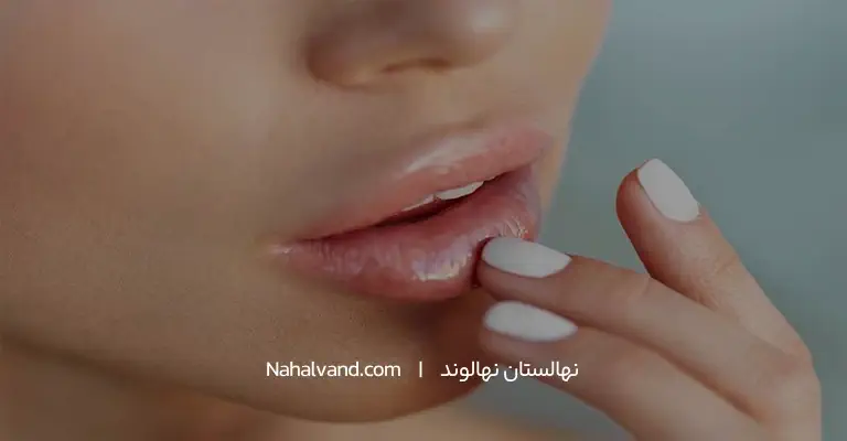 روغن بادام برای خشکی دور لب